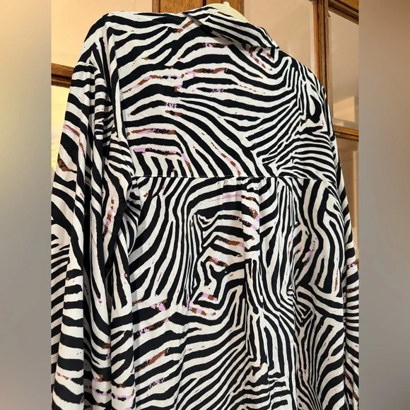 Zebra Print Button-Up Blouse + Pants set. - Picture 4 of 10